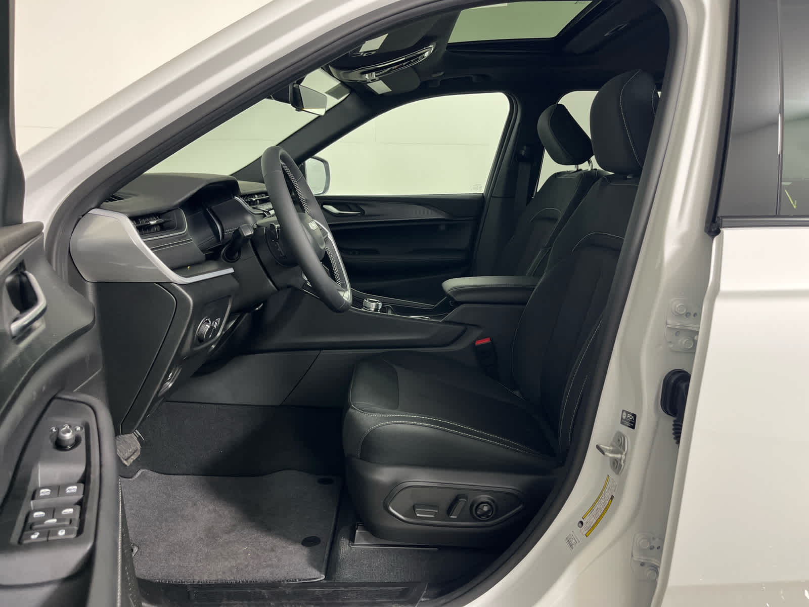 2025 Jeep Grand Cherokee GRAND CHEROKEE LAREDO X 4X2