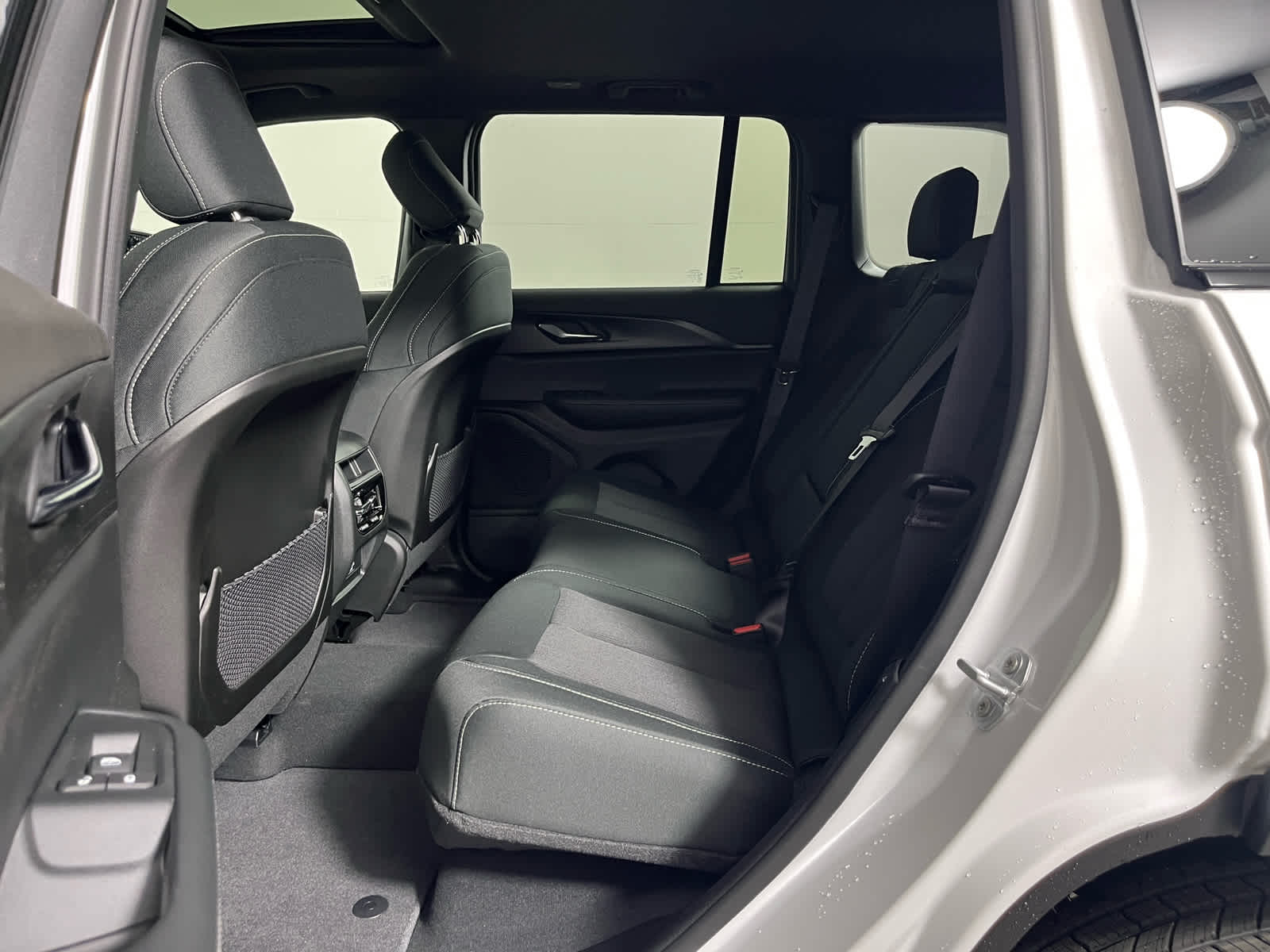 2025 Jeep Grand Cherokee GRAND CHEROKEE LAREDO X 4X2