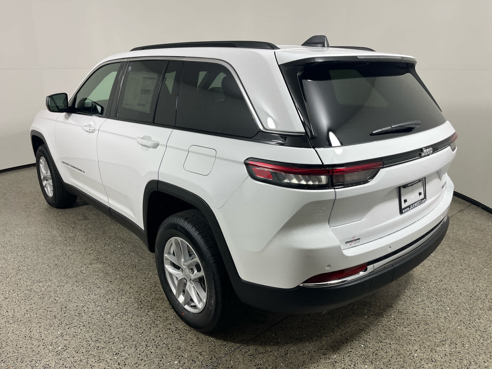 2025 Jeep Grand Cherokee GRAND CHEROKEE LAREDO X 4X2