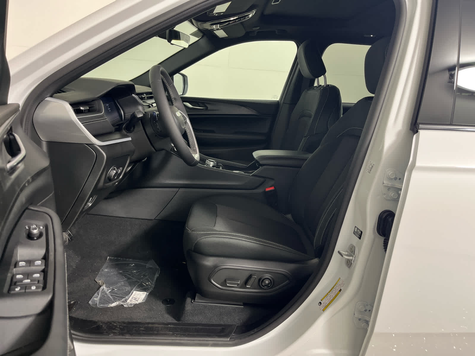 2025 Jeep Grand Cherokee GRAND CHEROKEE LAREDO X 4X2