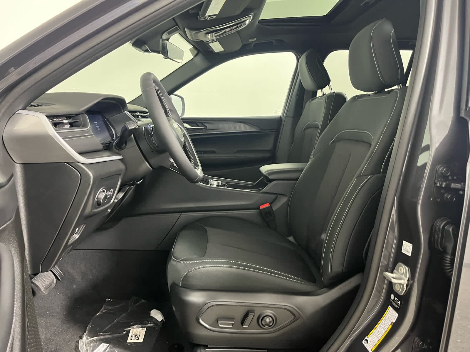 2025 Jeep Grand Cherokee GRAND CHEROKEE LAREDO X 4X2