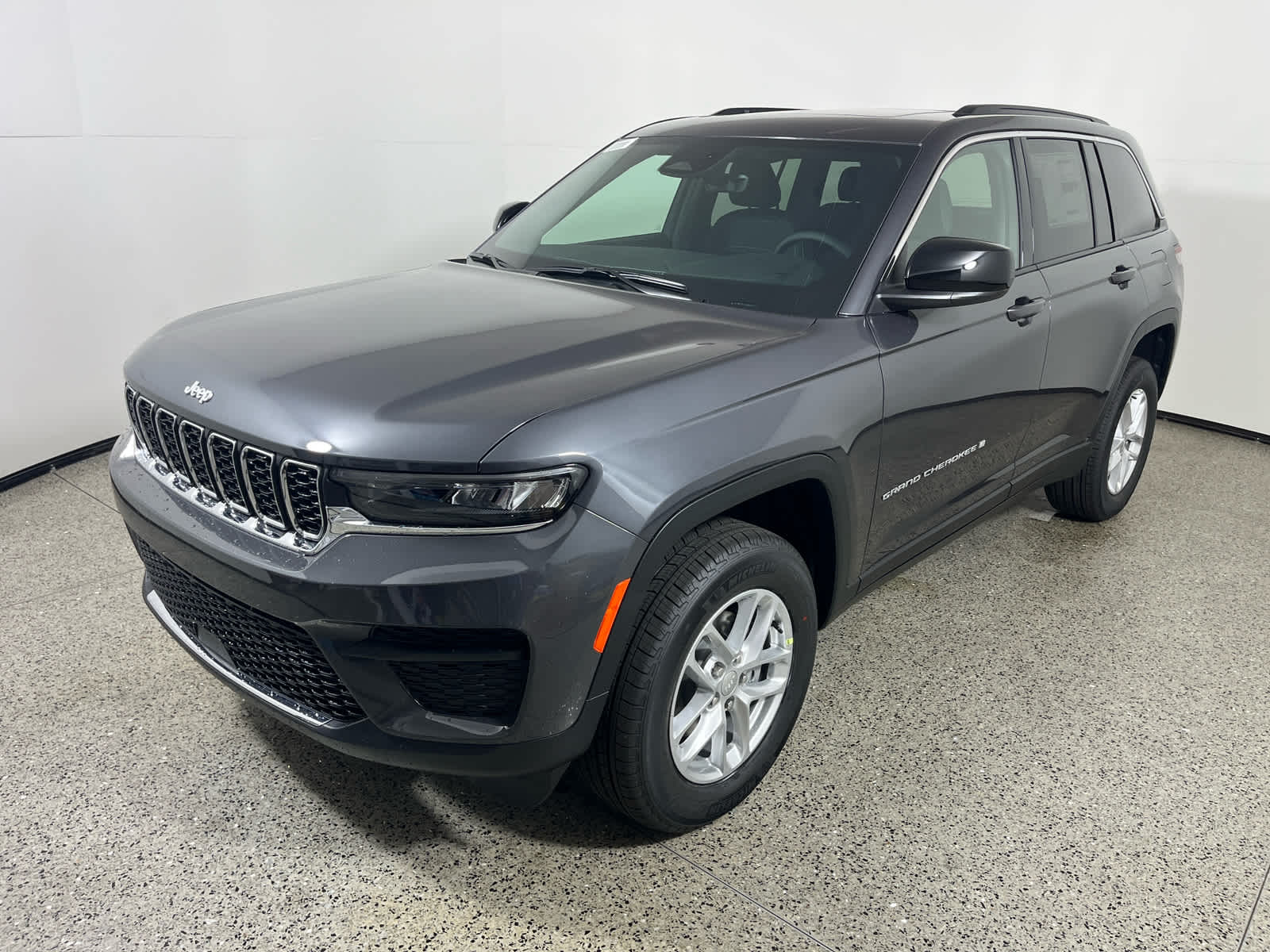 2025 Jeep Grand Cherokee GRAND CHEROKEE LAREDO X 4X2