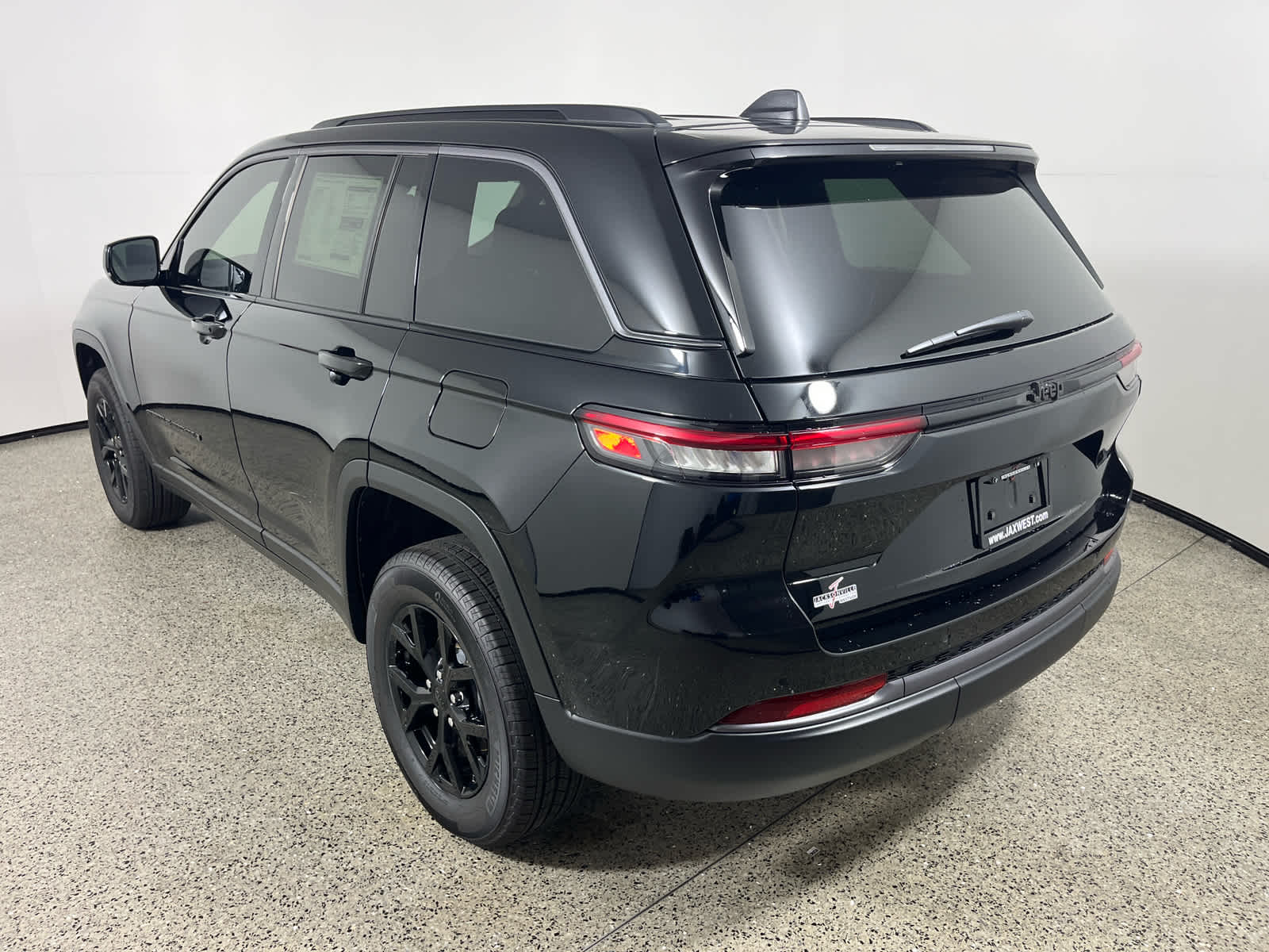 2026 Jeep Grand Cherokee Laredo Altitude