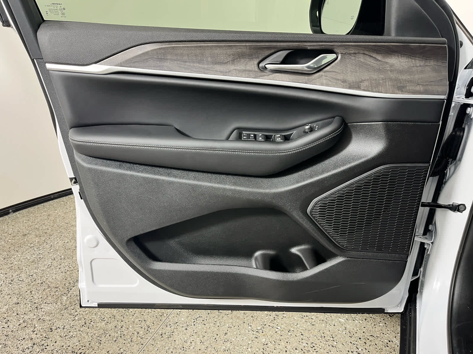 2026 Jeep Grand Cherokee GRAND CHEROKEE LAREDO ALTITUDE 4X2