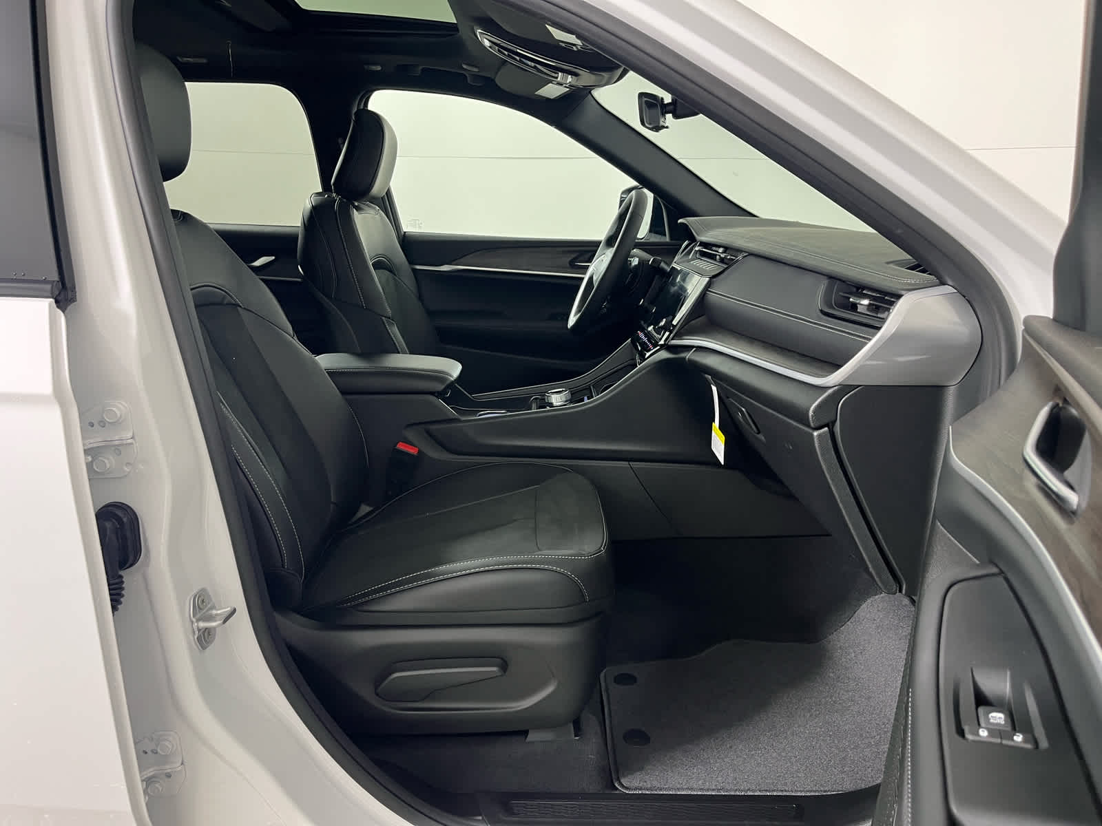 2026 Jeep Grand Cherokee GRAND CHEROKEE LAREDO ALTITUDE 4X2