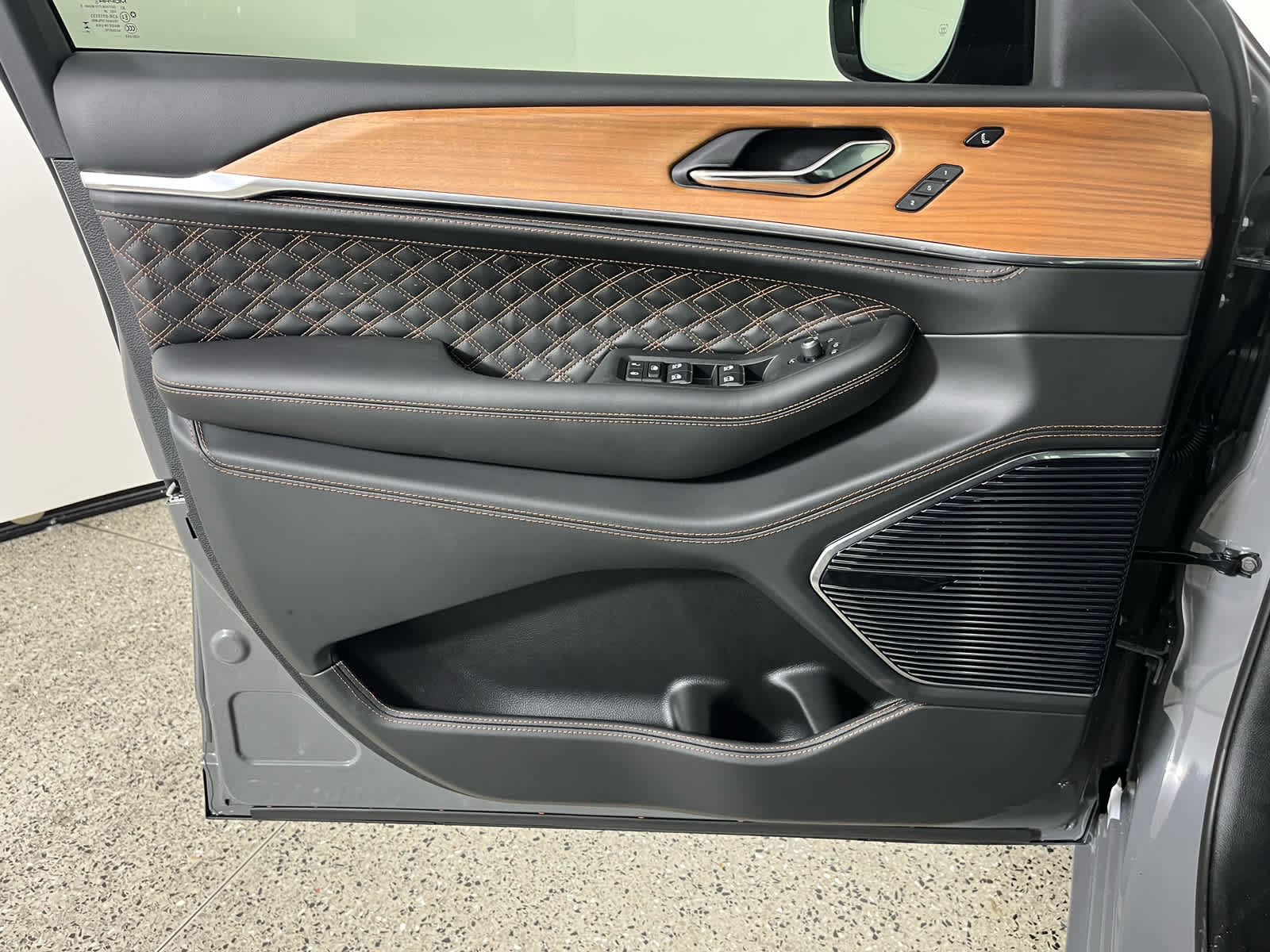 2027 Jeep Grand Cherokee Summit