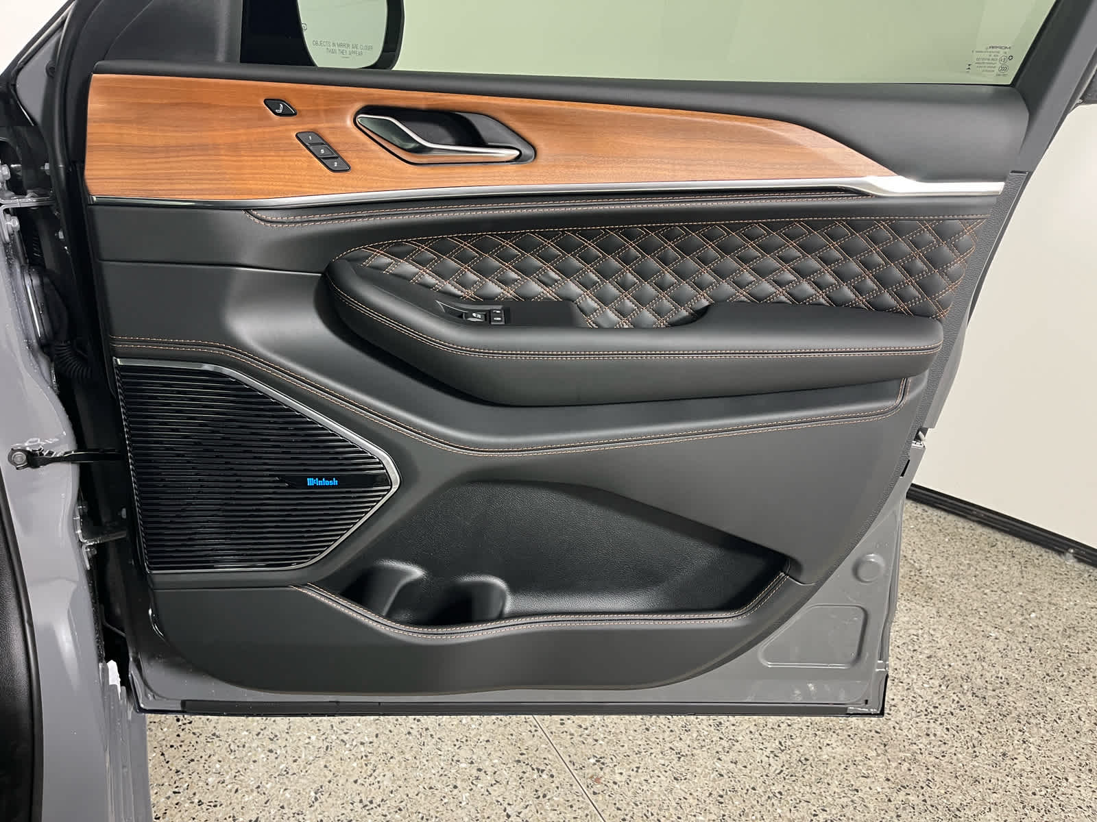 2027 Jeep Grand Cherokee Summit