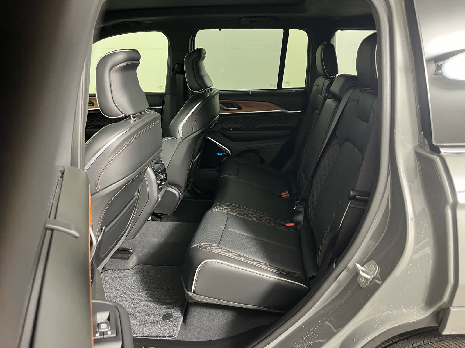 2027 Jeep Grand Cherokee Summit