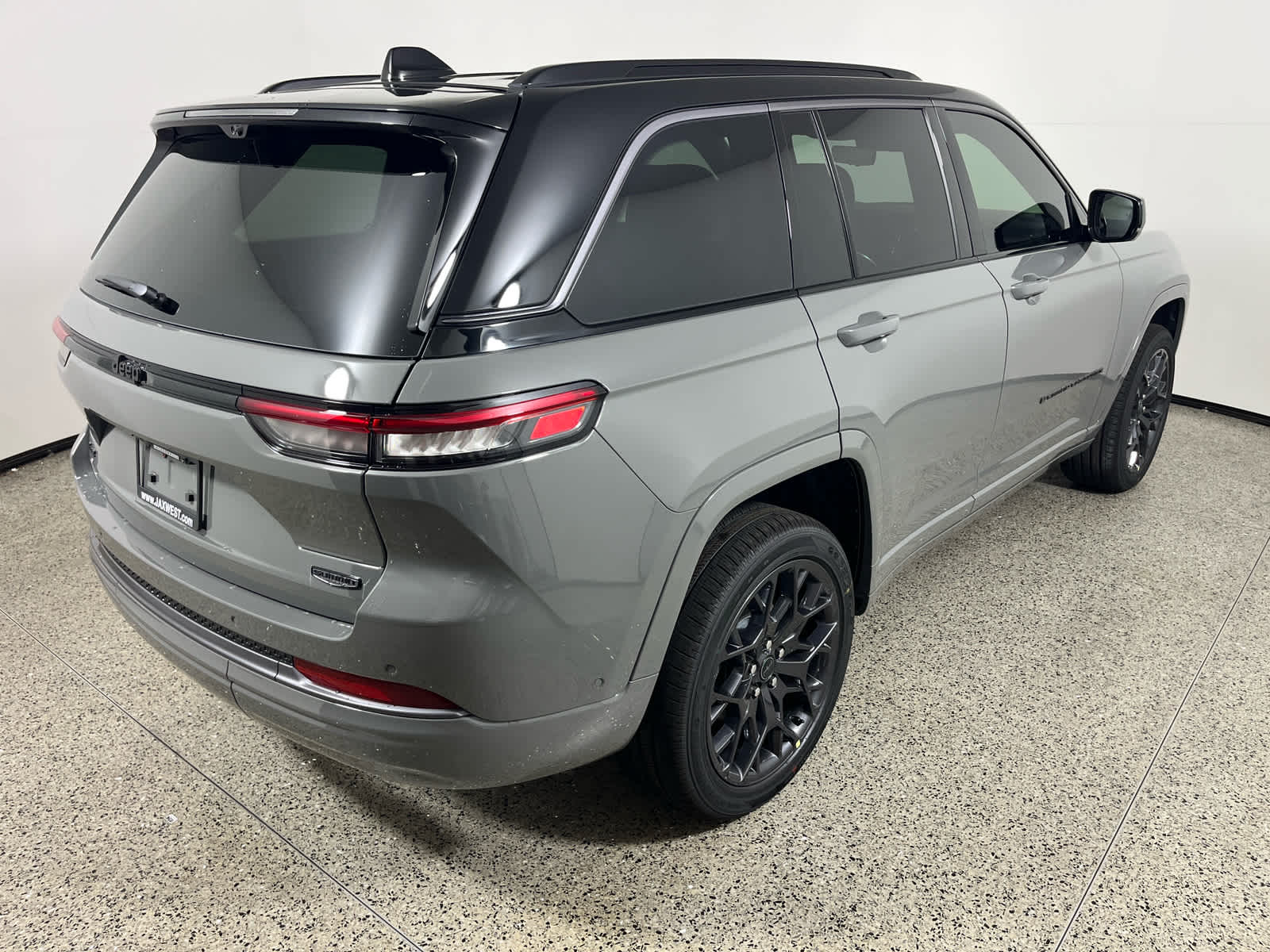 2027 Jeep Grand Cherokee Summit