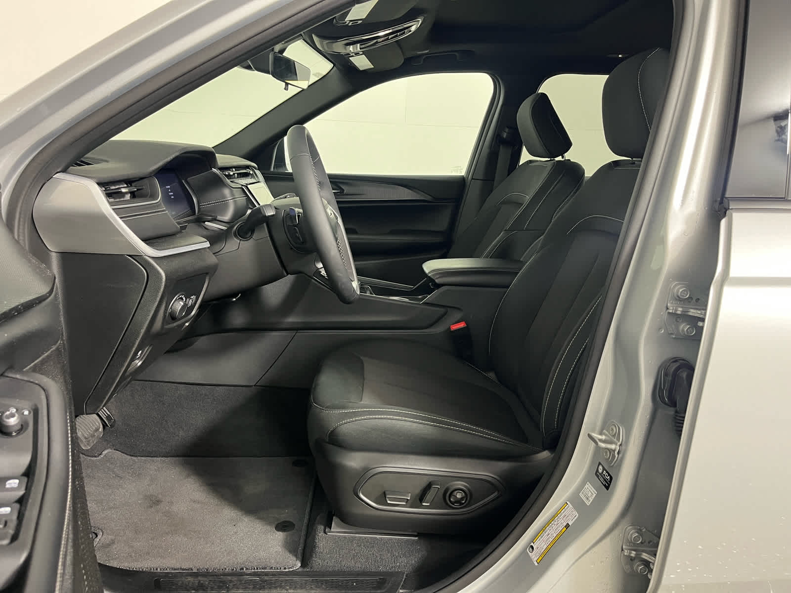 2025 Jeep Grand Cherokee GRAND CHEROKEE L LAREDO X 4X2