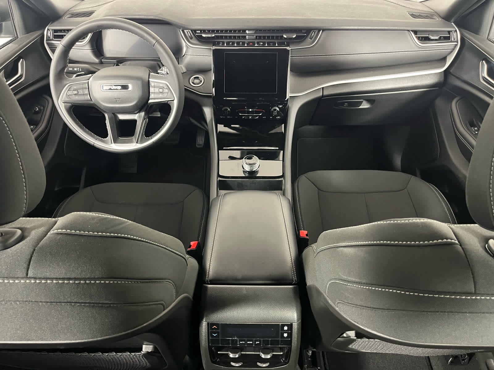 2025 Jeep Grand Cherokee GRAND CHEROKEE L LAREDO X 4X2