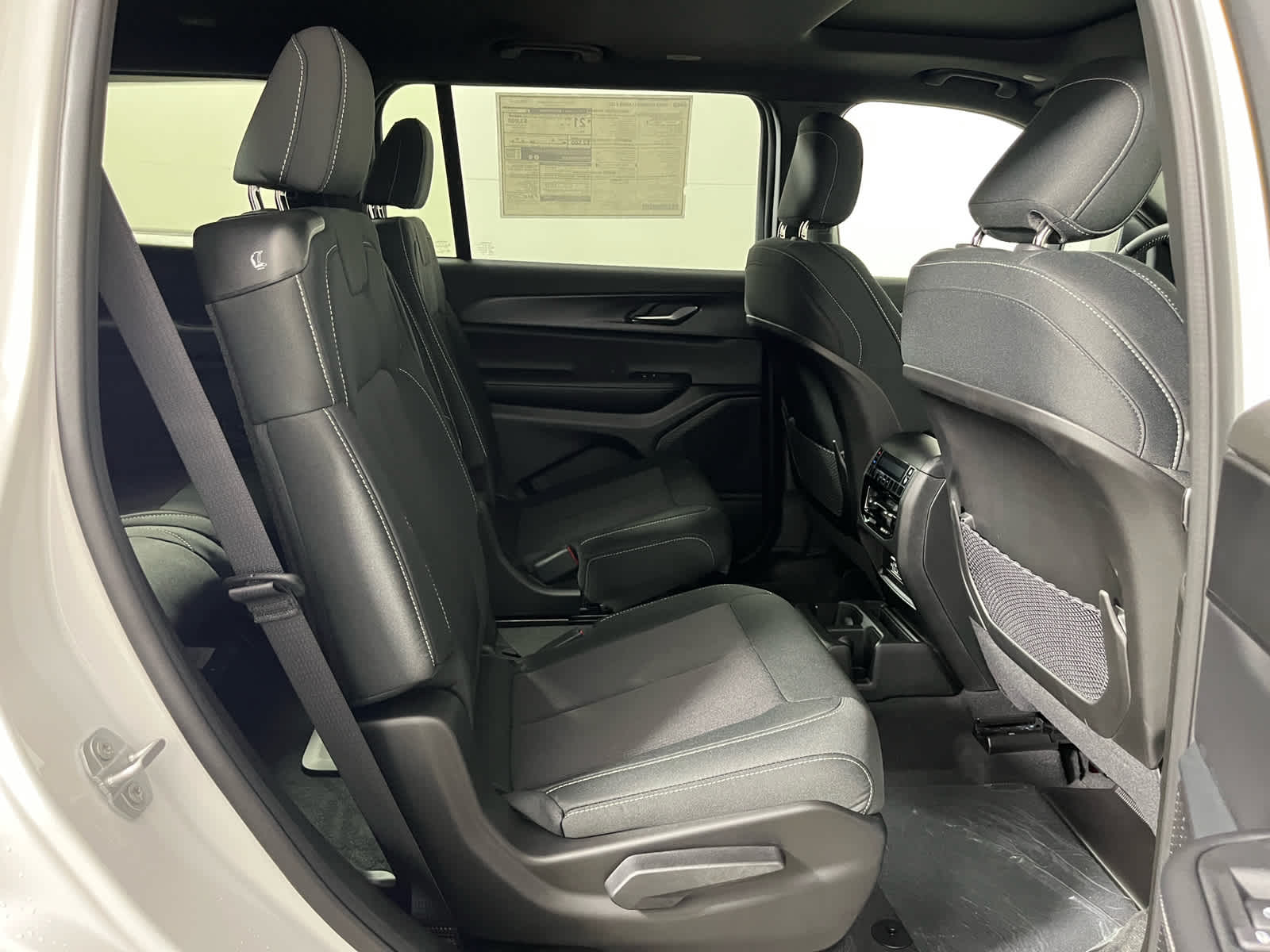 2025 Jeep Grand Cherokee GRAND CHEROKEE L LAREDO X 4X2