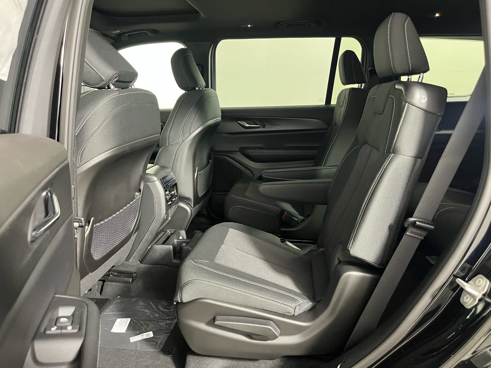 2025 Jeep Grand Cherokee GRAND CHEROKEE L LAREDO X 4X2