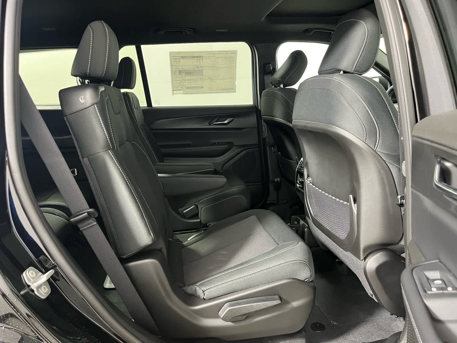 2025 Jeep Grand Cherokee GRAND CHEROKEE L LAREDO X 4X2