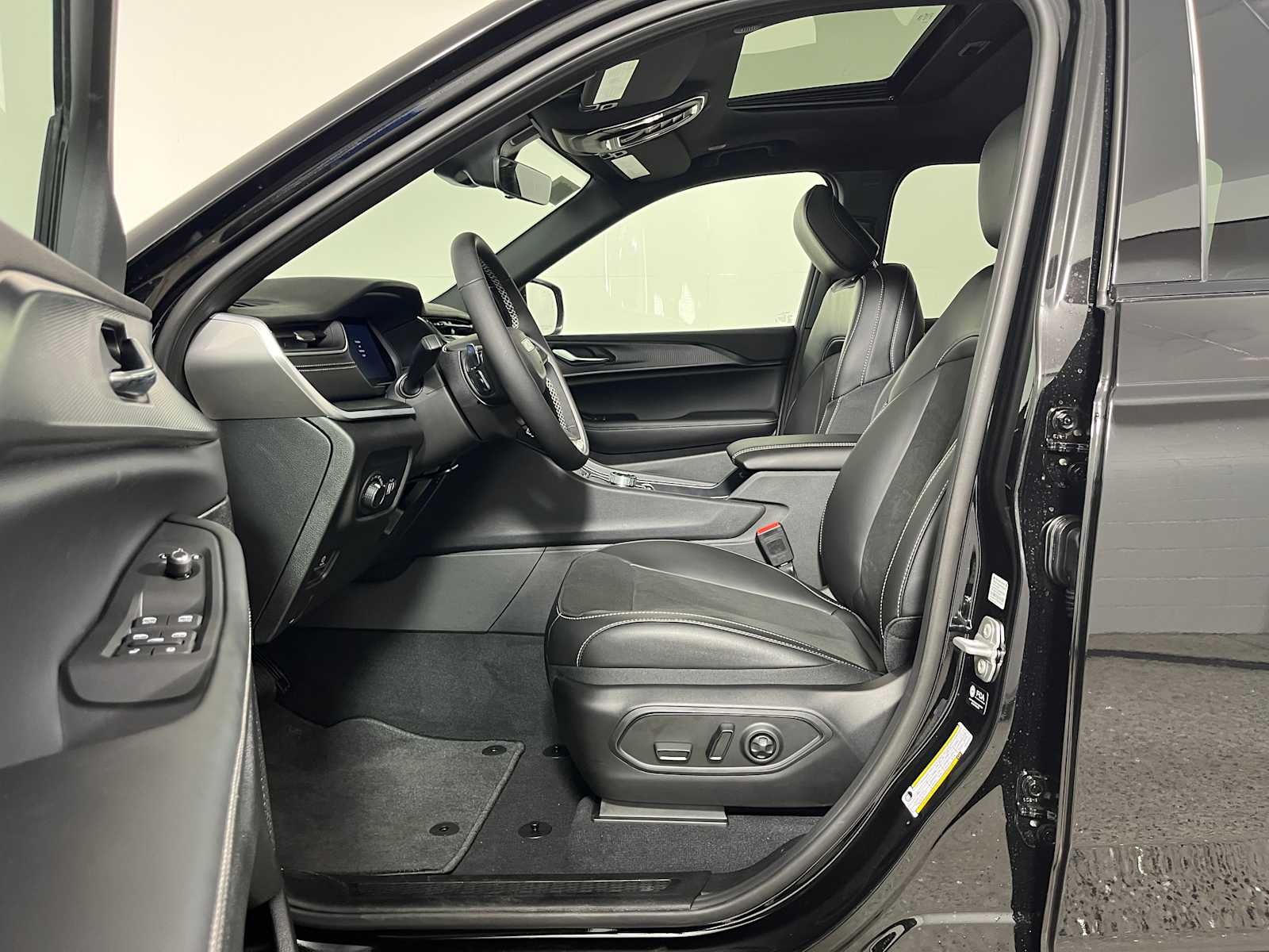 2025 Jeep Grand Cherokee GRAND CHEROKEE L ALTITUDE X 4X2