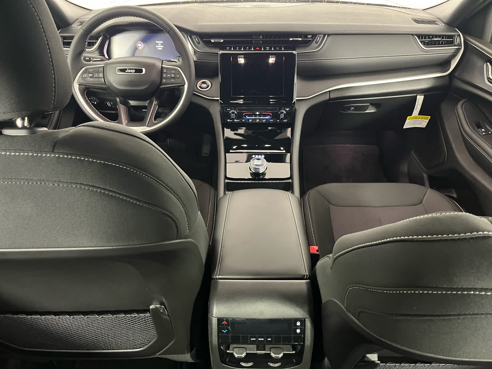 2025 Jeep Grand Cherokee GRAND CHEROKEE L LAREDO X 4X2