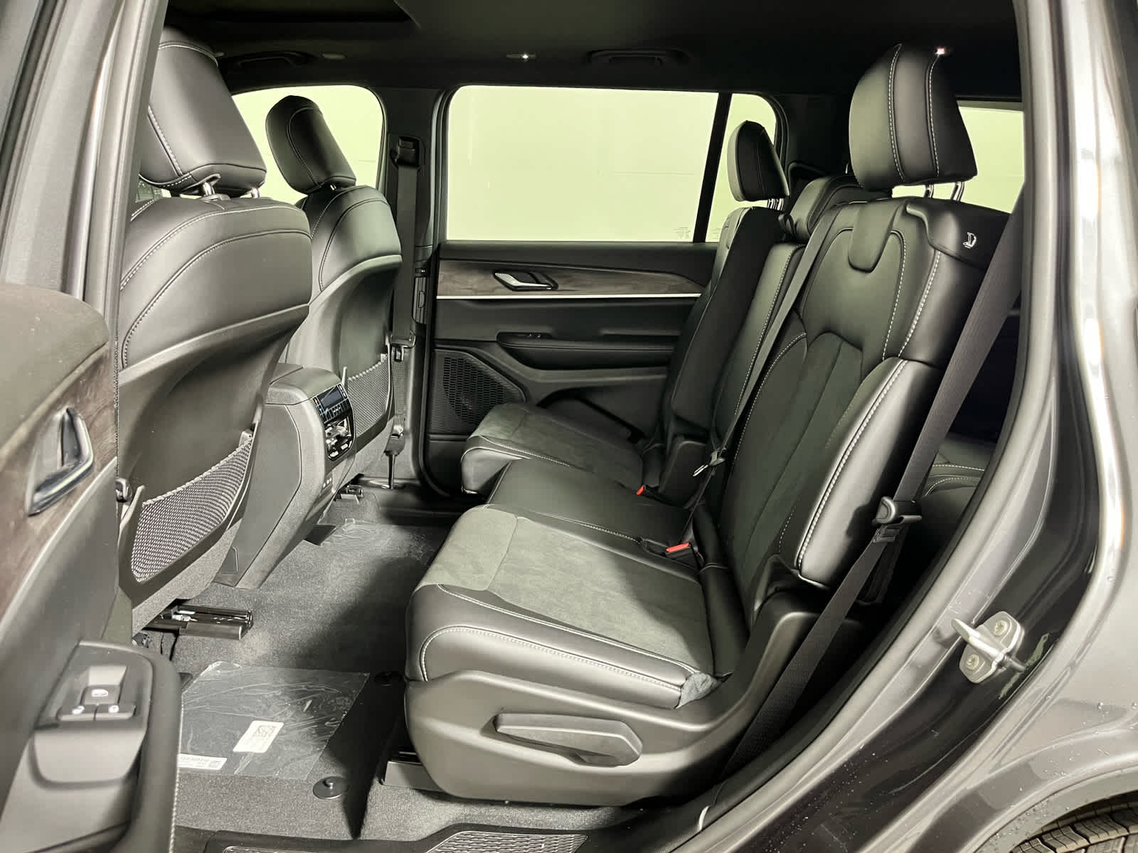 2026 Jeep Grand Cherokee L Laredo Altitude
