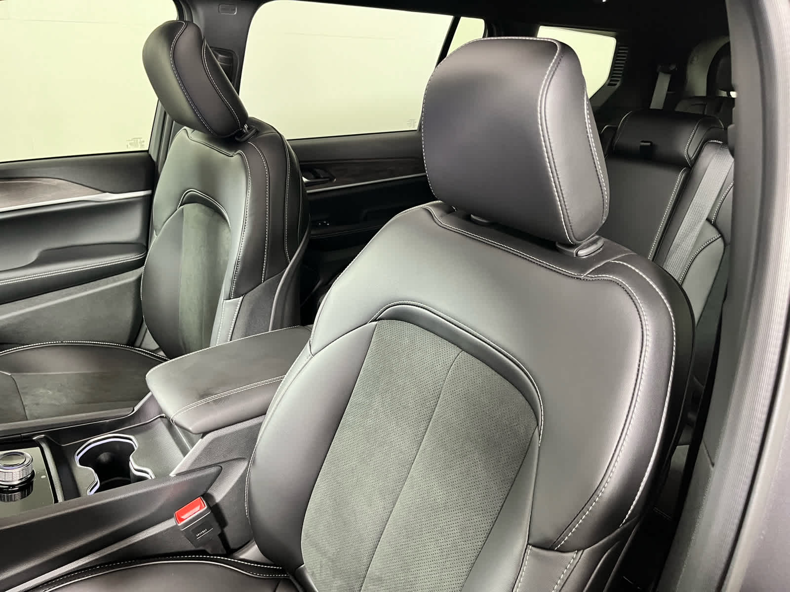 2026 Jeep Grand Cherokee L Laredo Altitude