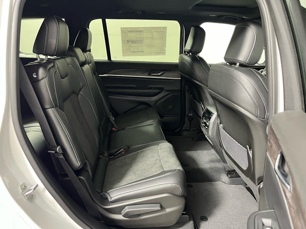 2026 Jeep Grand Cherokee L Laredo Altitude