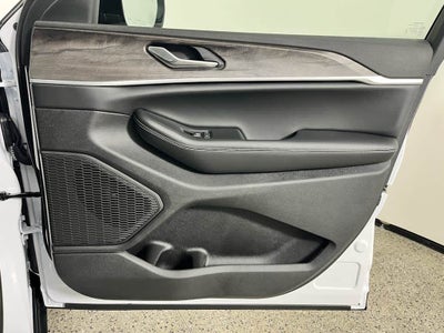 2026 Jeep Grand Cherokee L Laredo Altitude