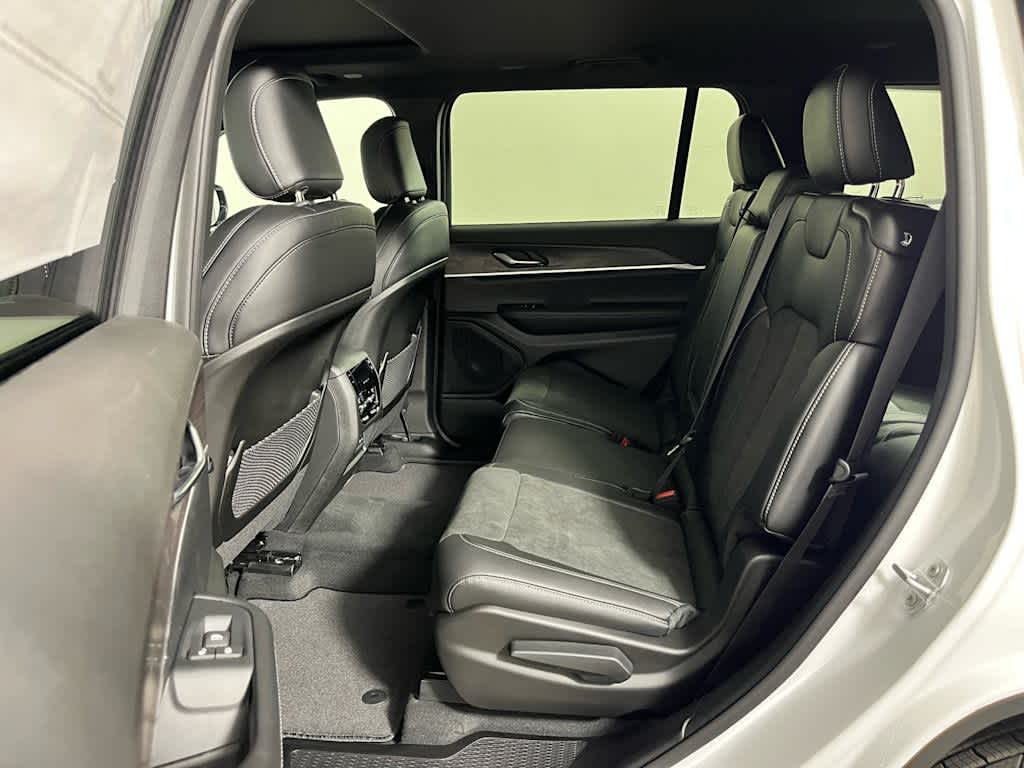 2026 Jeep Grand Cherokee L Laredo Altitude