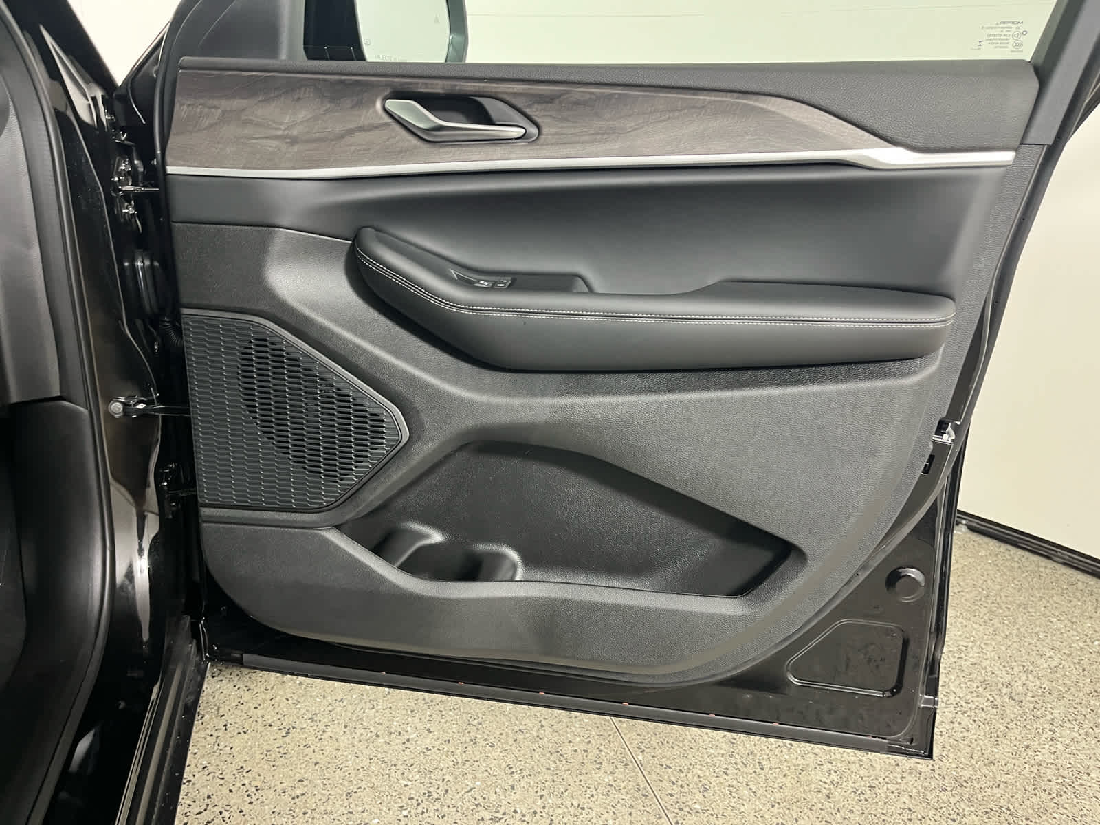 2025 Jeep Grand Cherokee GRAND CHEROKEE L LIMITED 4X2