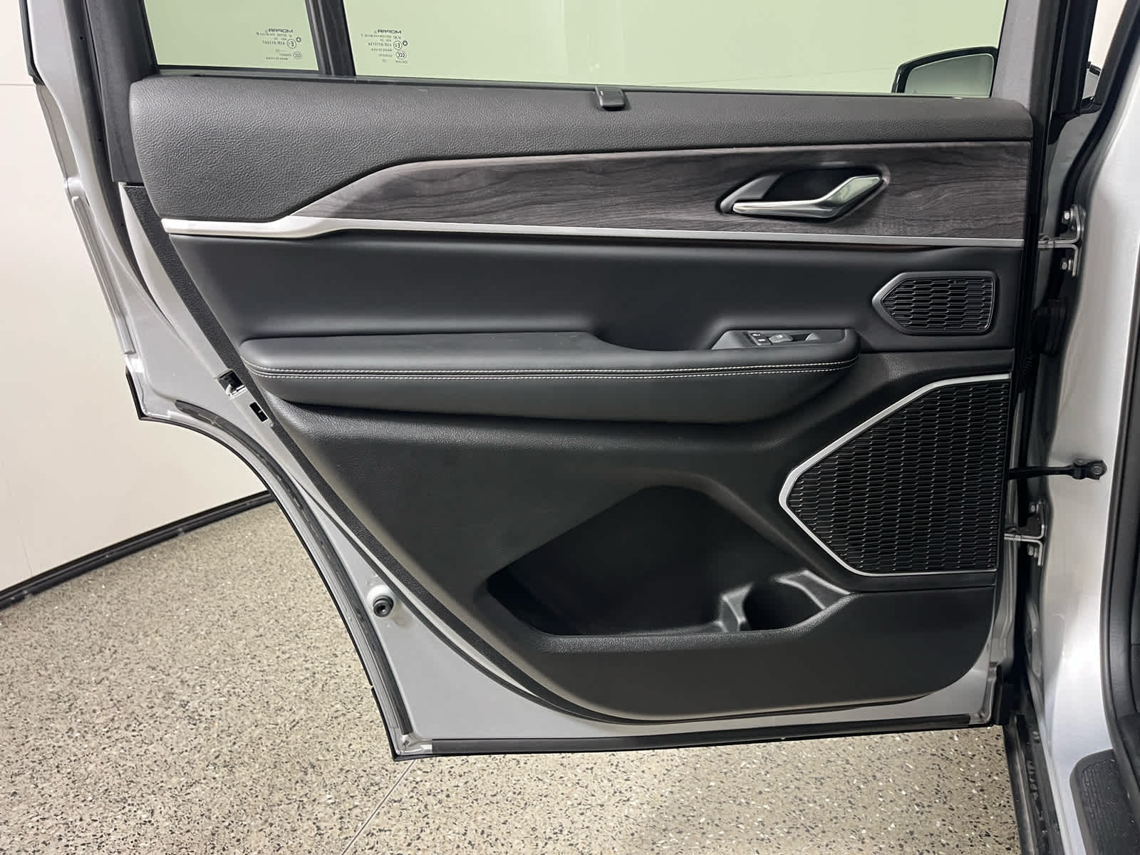 2024 Jeep Grand Cherokee GRAND CHEROKEE L LIMITED 4X2