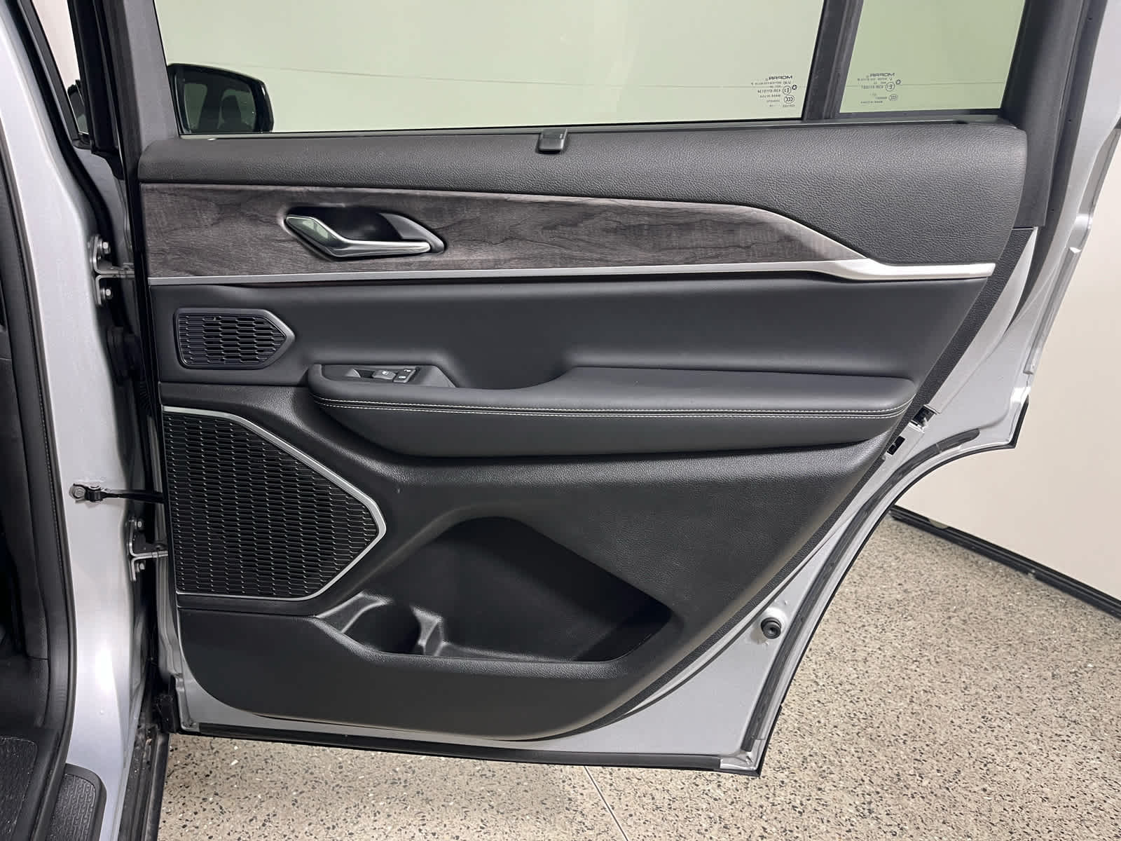 2024 Jeep Grand Cherokee GRAND CHEROKEE L LIMITED 4X2