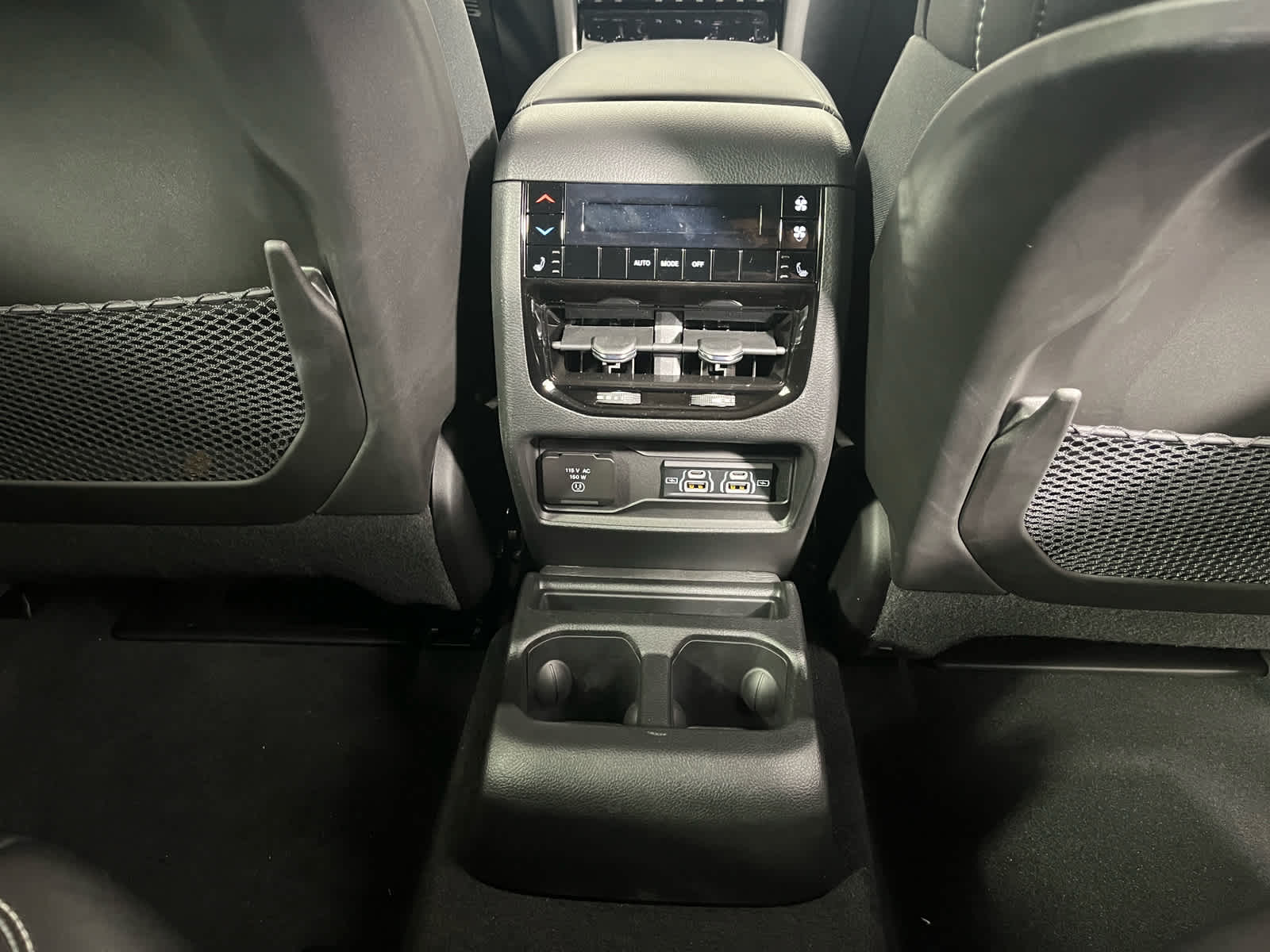 2024 Jeep Grand Cherokee GRAND CHEROKEE L LIMITED 4X2