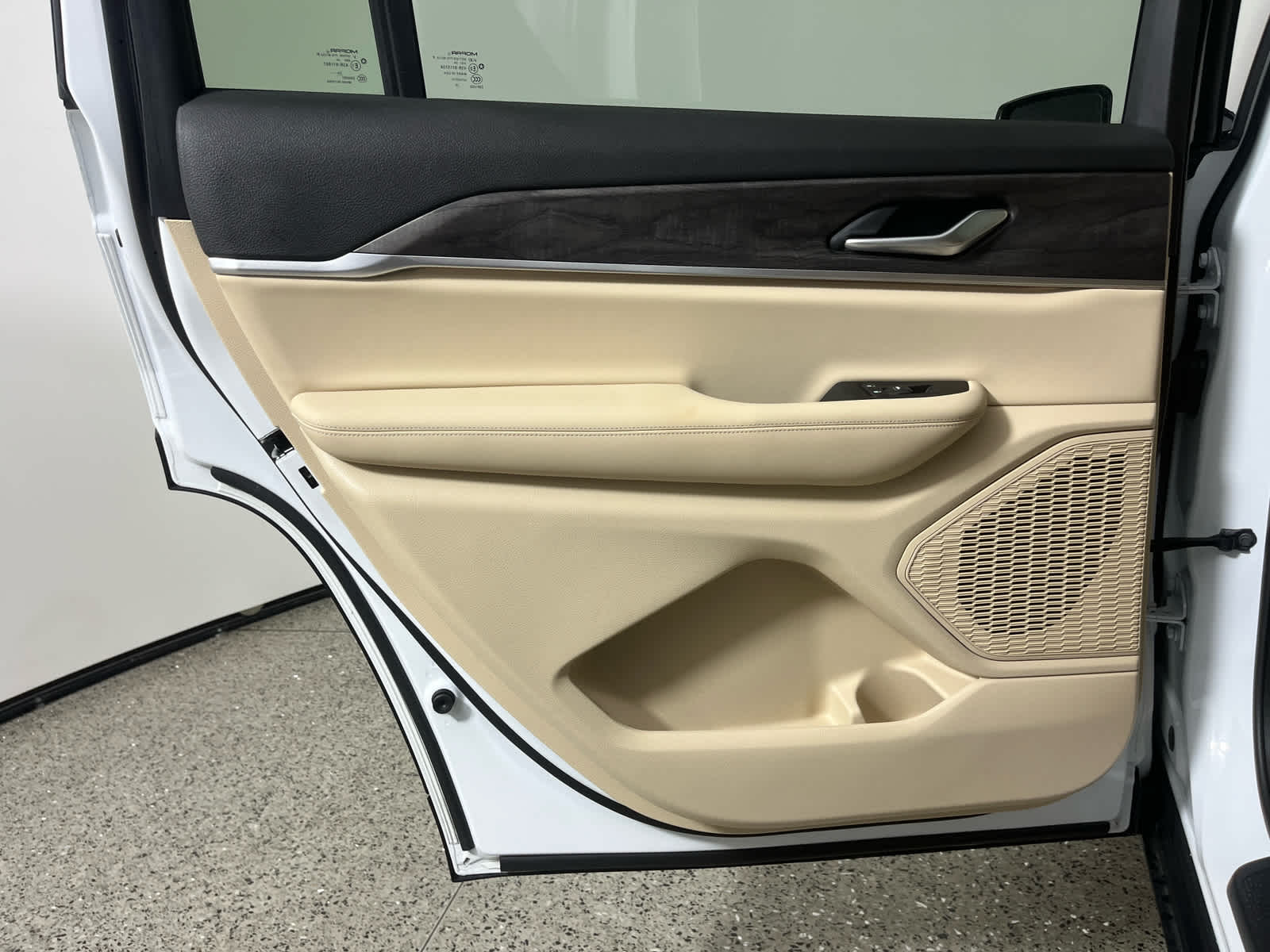 2025 Jeep Grand Cherokee L Limited 4x2