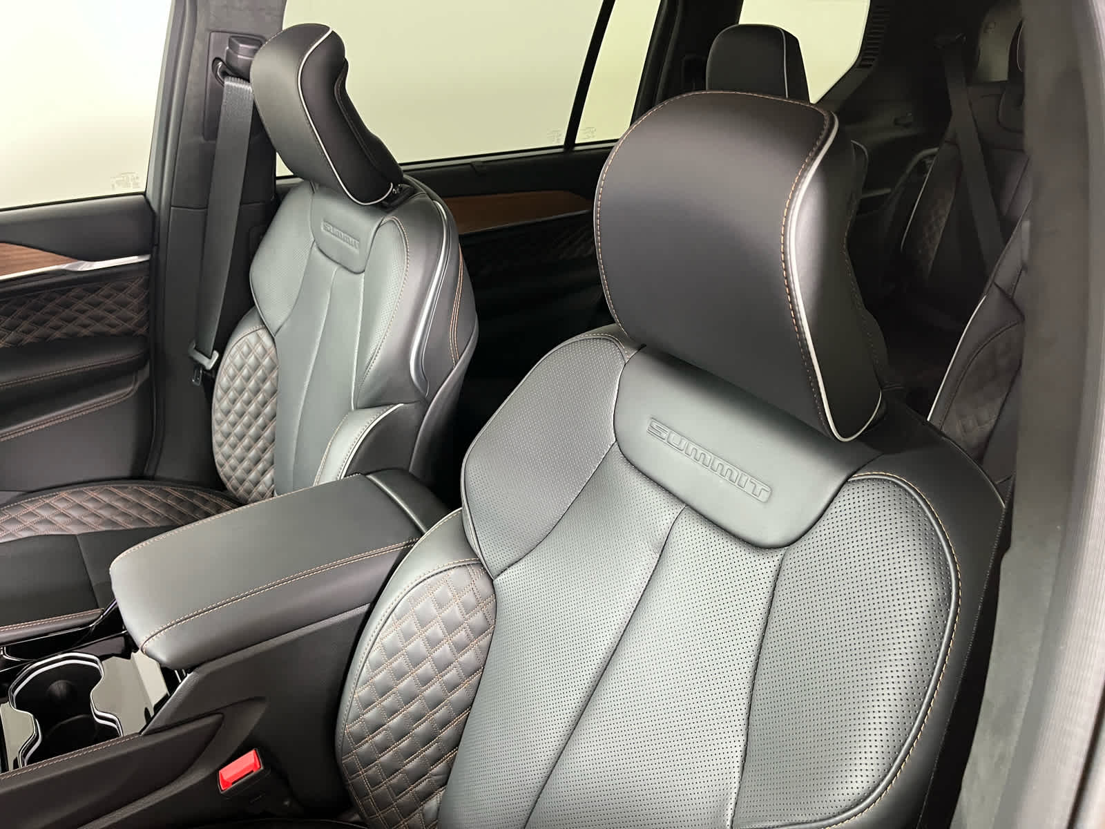2027 Jeep Grand Cherokee L Summit