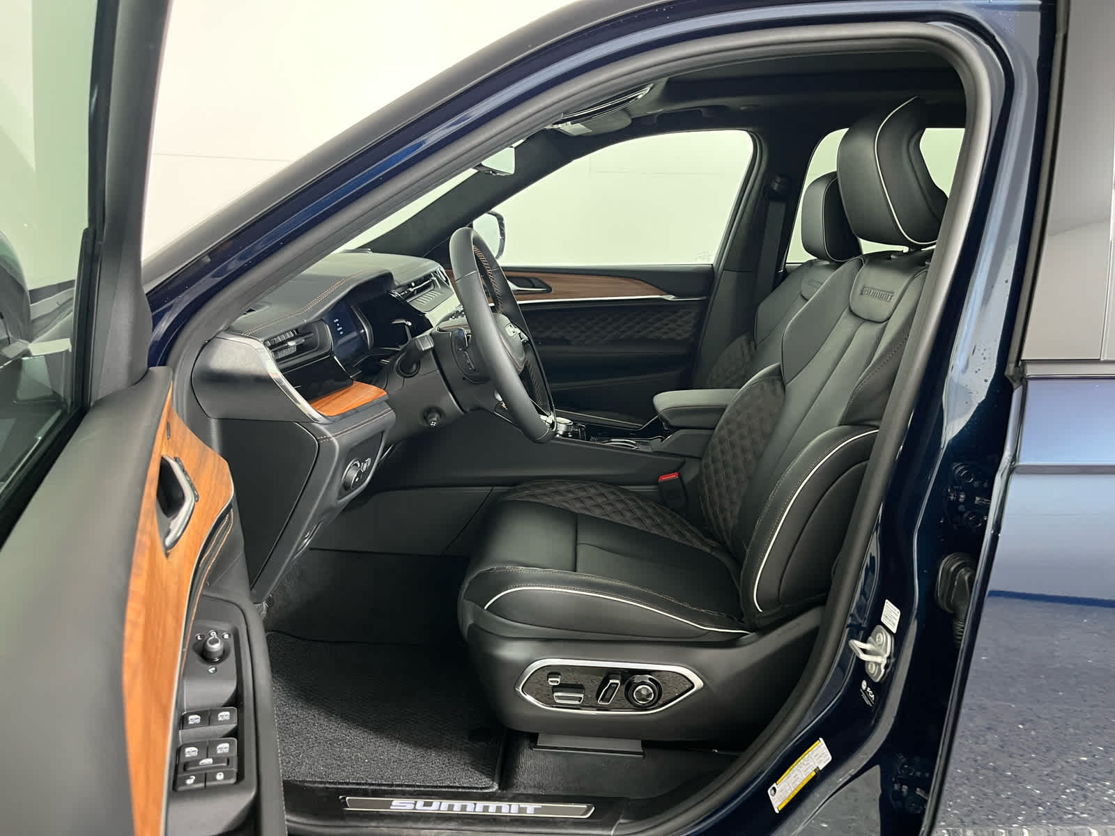 2027 Jeep Grand Cherokee L Summit
