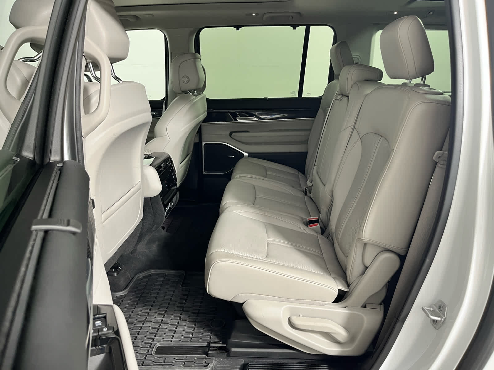 2024 Jeep Wagoneer L Base