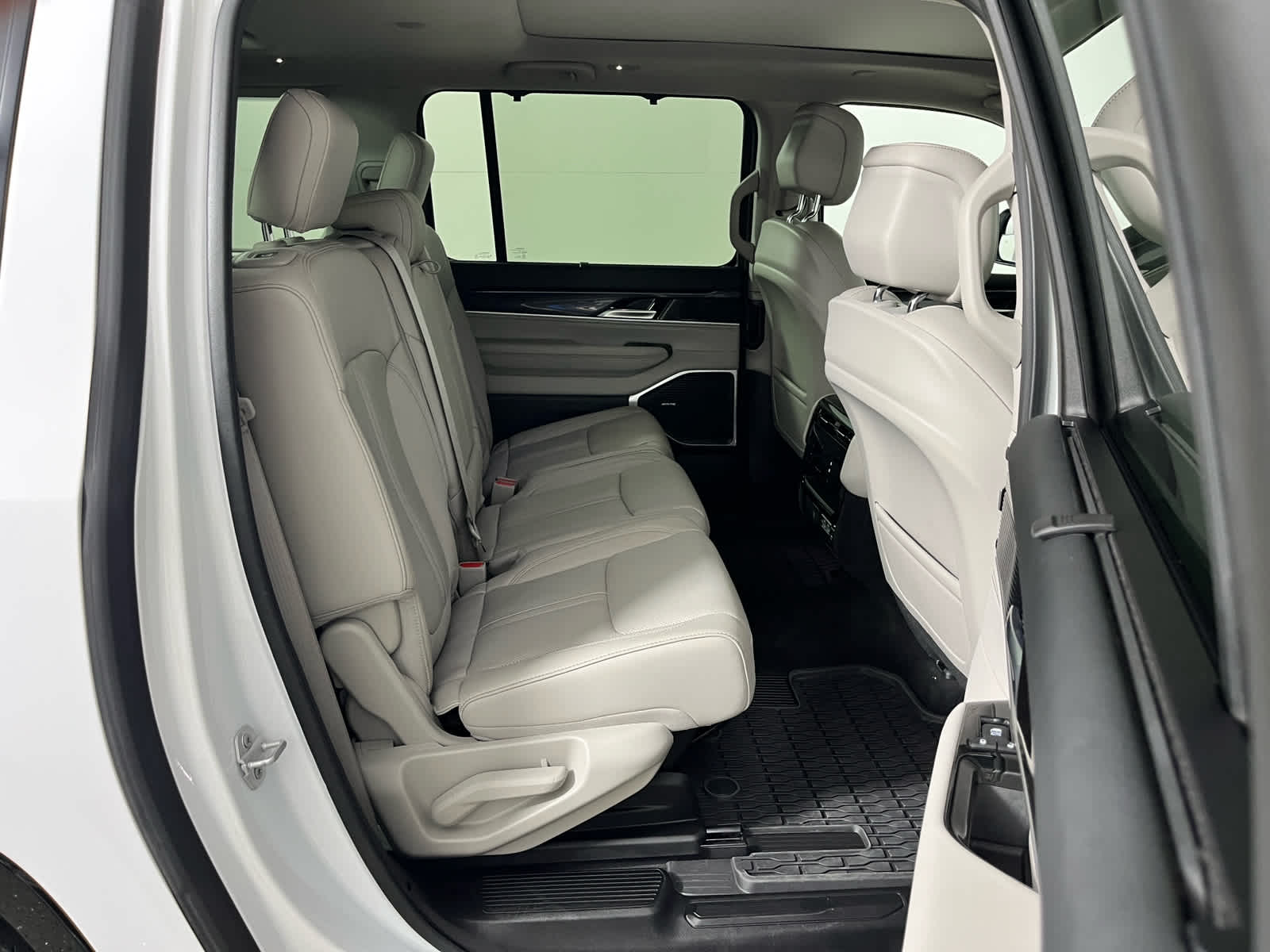2024 Jeep Wagoneer L Base