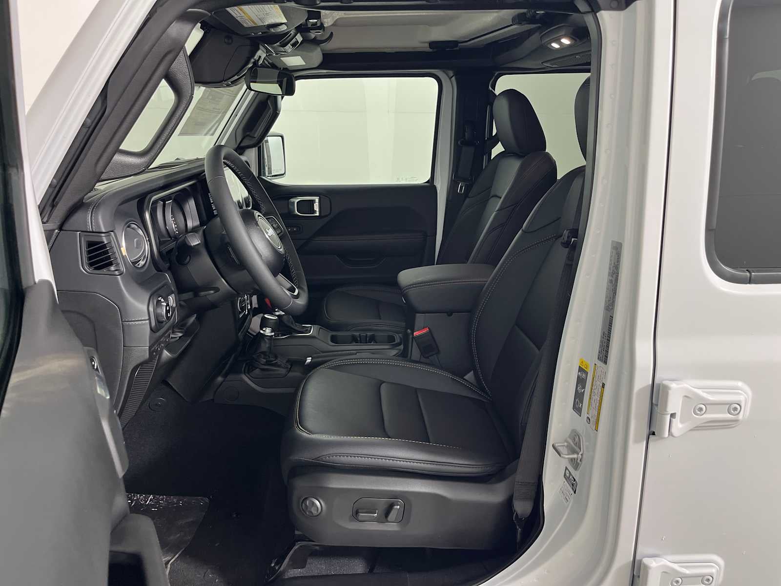 2026 Jeep Gladiator GLADIATOR SAHARA 4X4