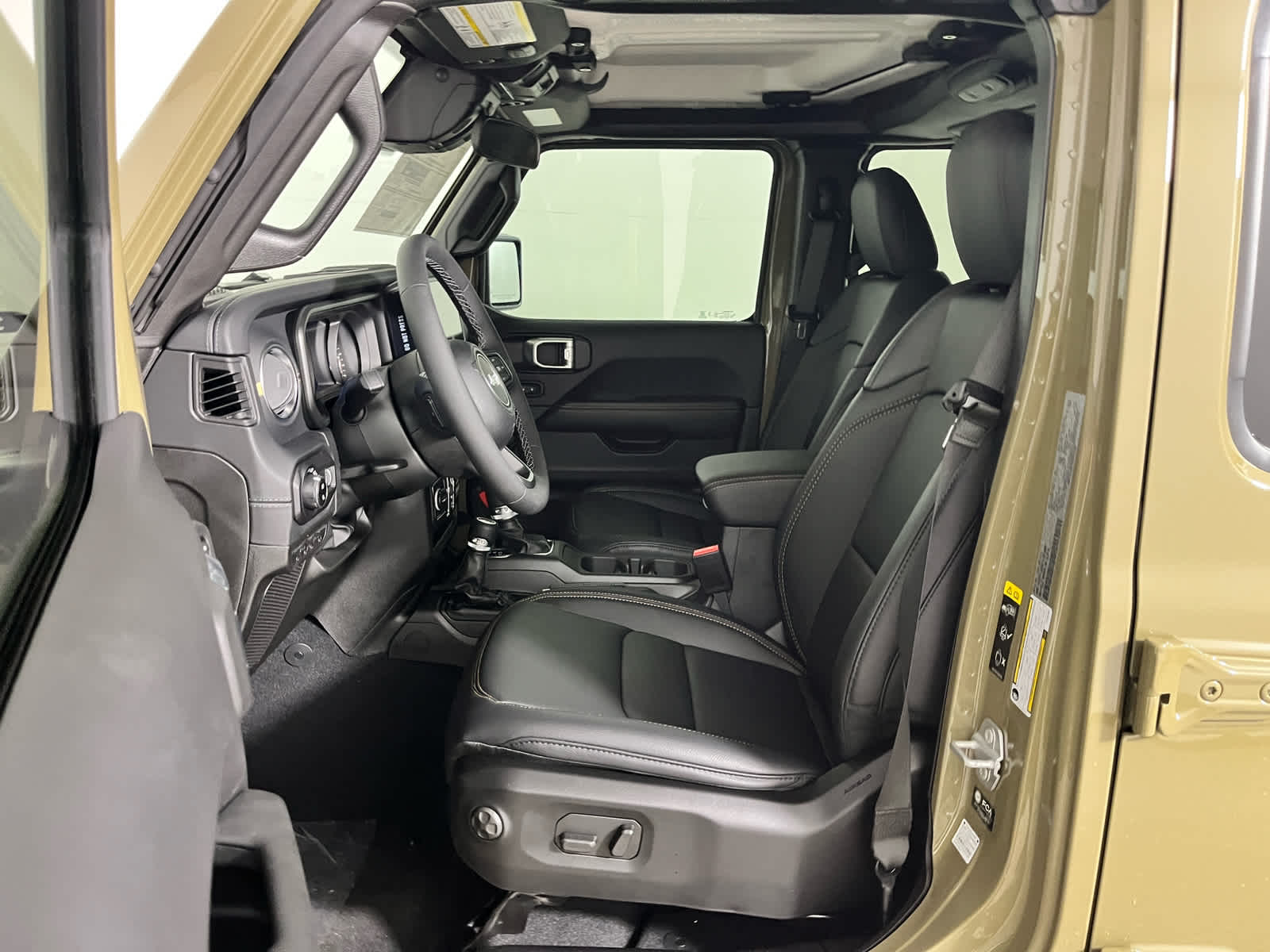 2026 Jeep Gladiator GLADIATOR SAHARA 4X4