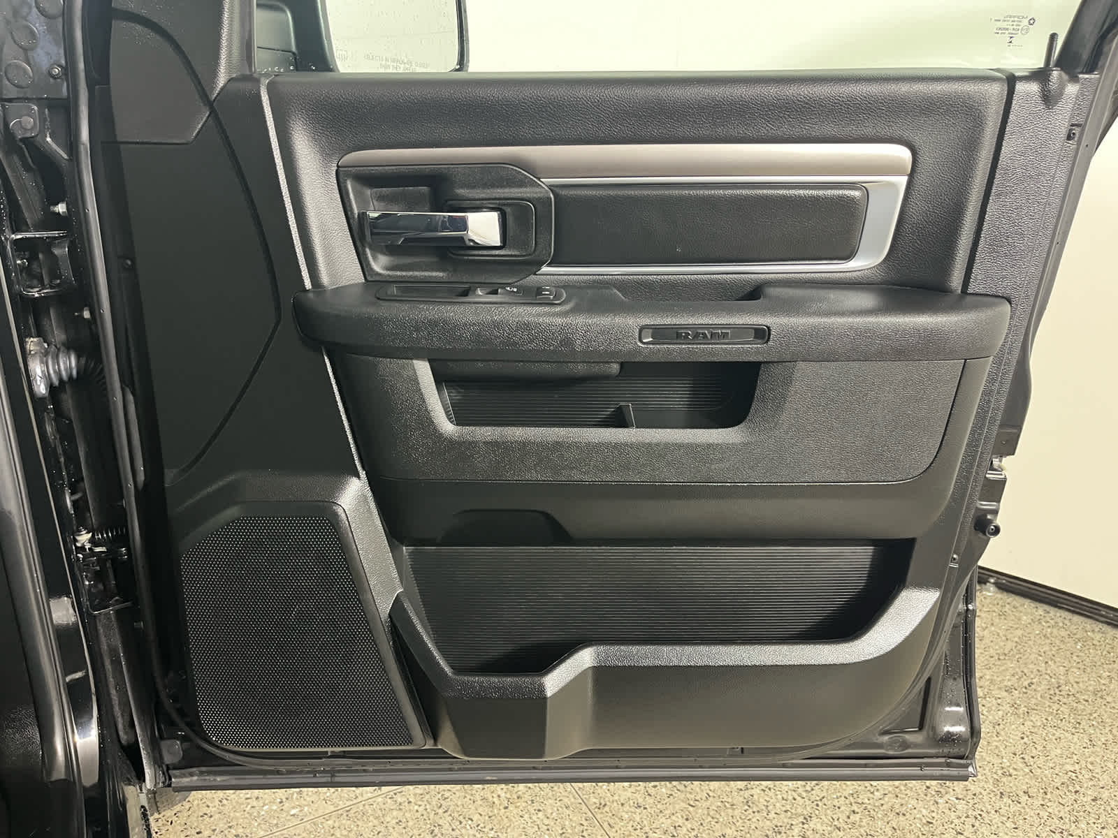 2024 RAM 1500 Classic Warlock Crew Cab 4x2 5'7' Box