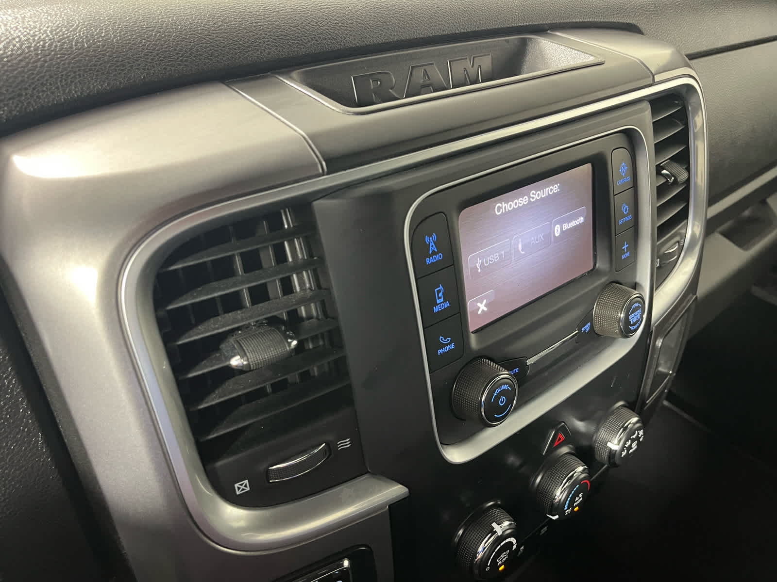 2024 RAM 1500 Classic Warlock Crew Cab 4x2 5'7' Box