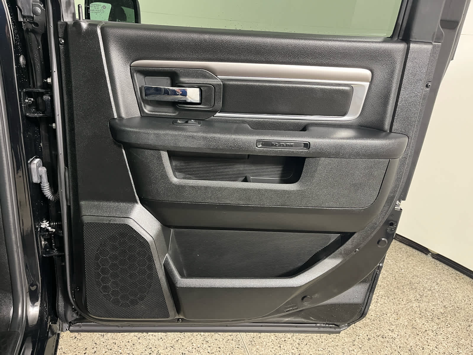 2024 RAM 1500 Classic Warlock Crew Cab 4x2 5'7' Box