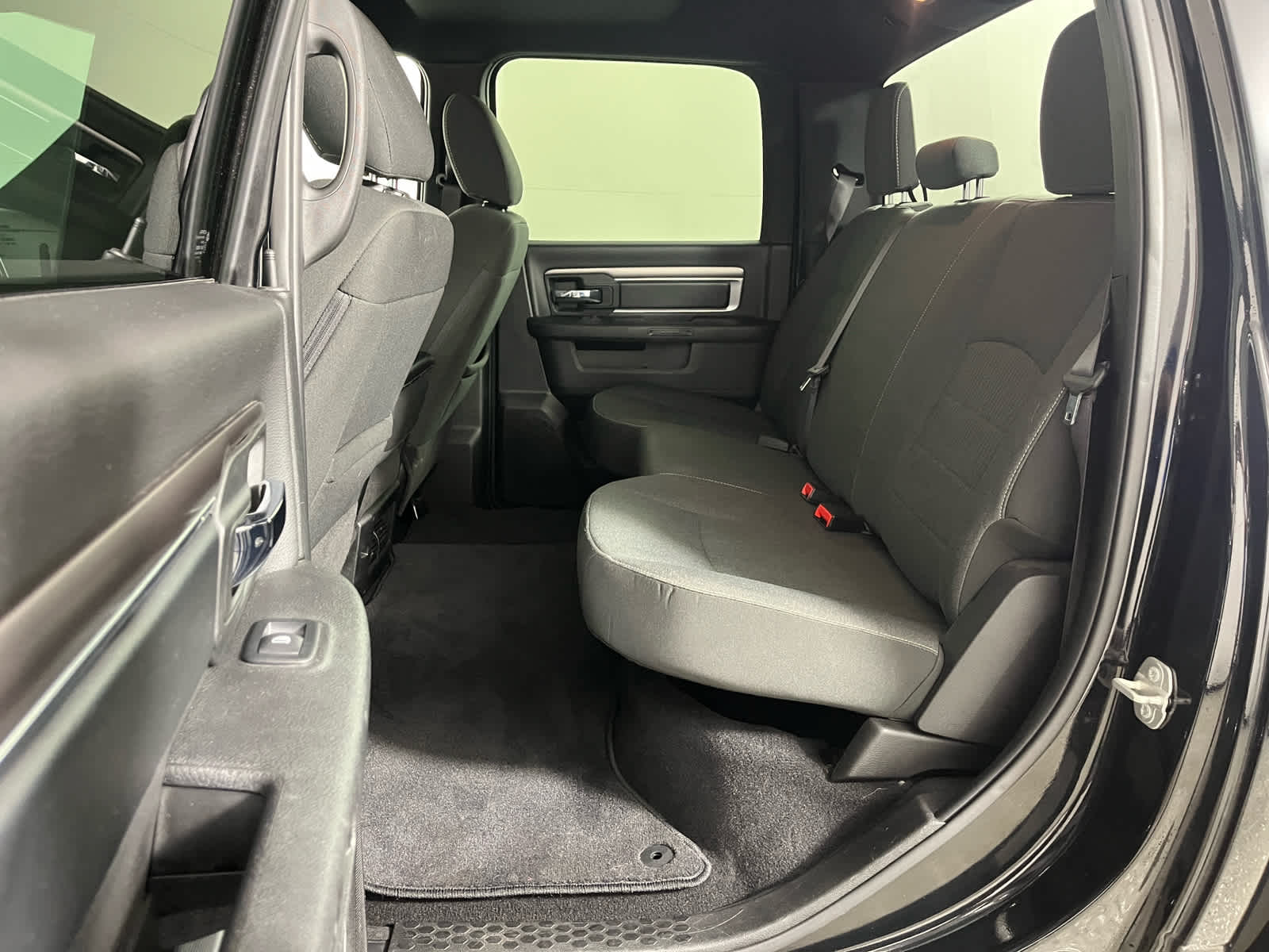 2024 RAM 1500 Classic Warlock Crew Cab 4x4 5'7' Box