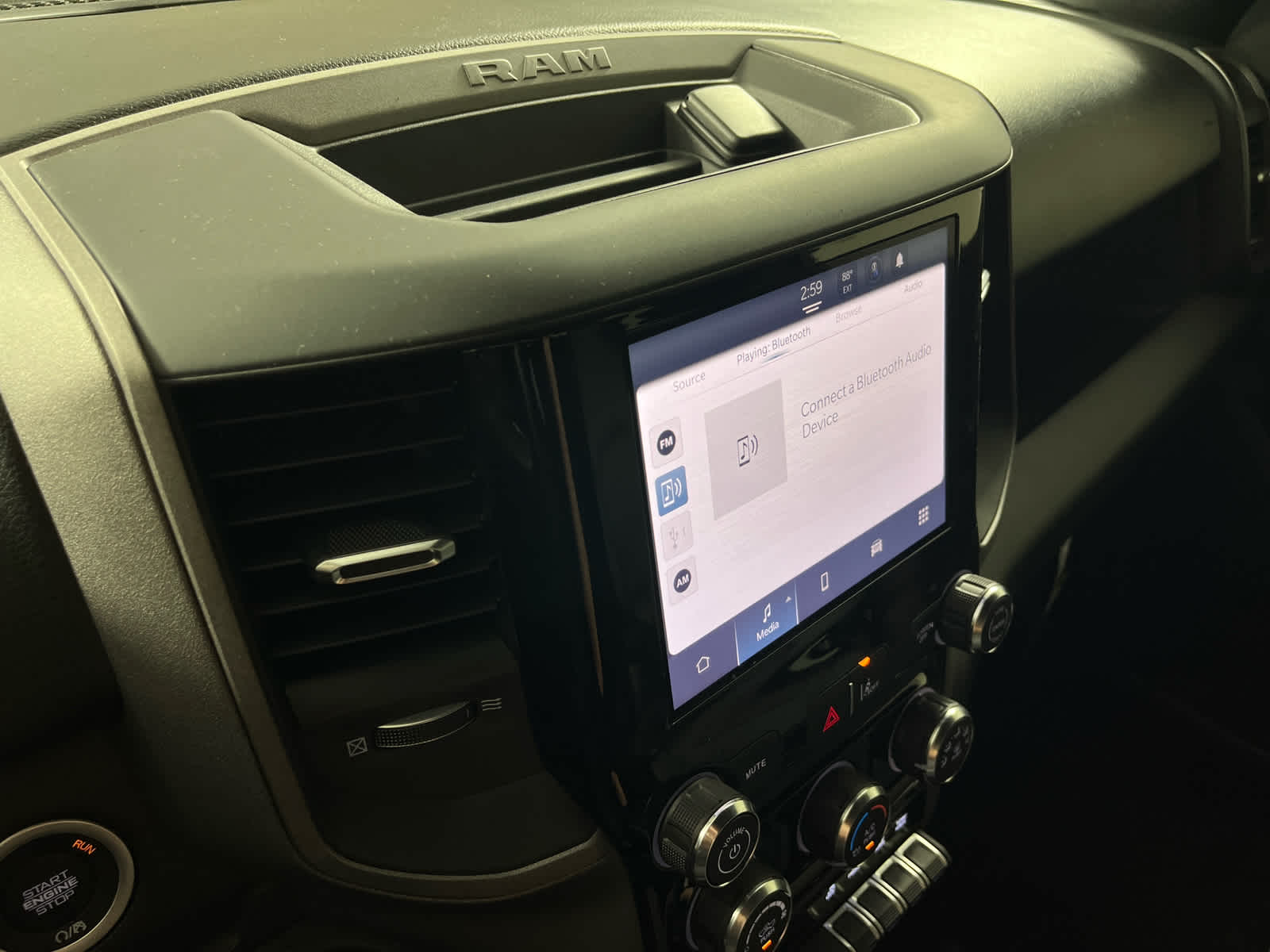 2026 RAM Ram 1500 RAM 1500 TRADESMAN QUAD CAB 4X2 6'4' BOX