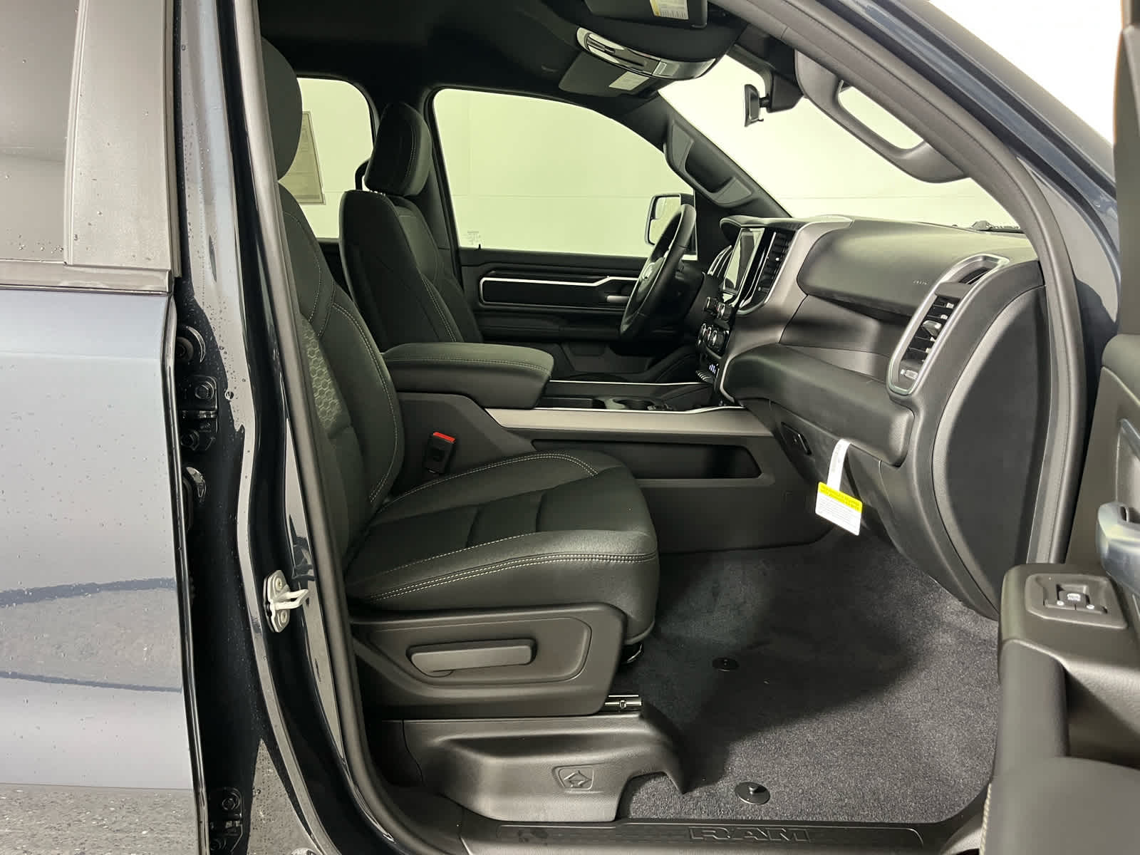 2025 RAM Ram 1500 RAM 1500 LONE STAR CREW CAB 4X2 5'7' BOX