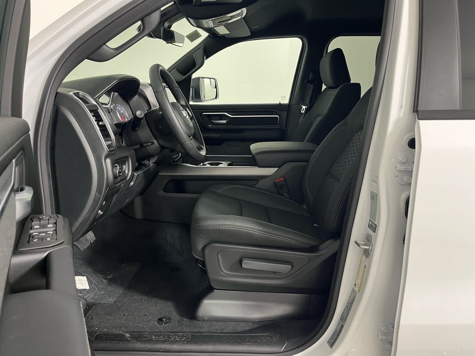 2025 RAM Ram 1500 RAM 1500 LONE STAR CREW CAB 4X2 5'7' BOX