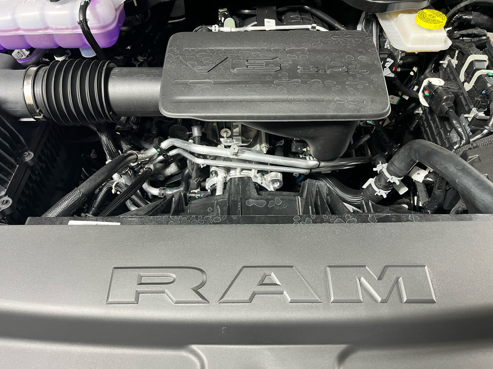 2025 RAM Ram 1500 RAM 1500 LONE STAR CREW CAB 4X2 5'7' BOX