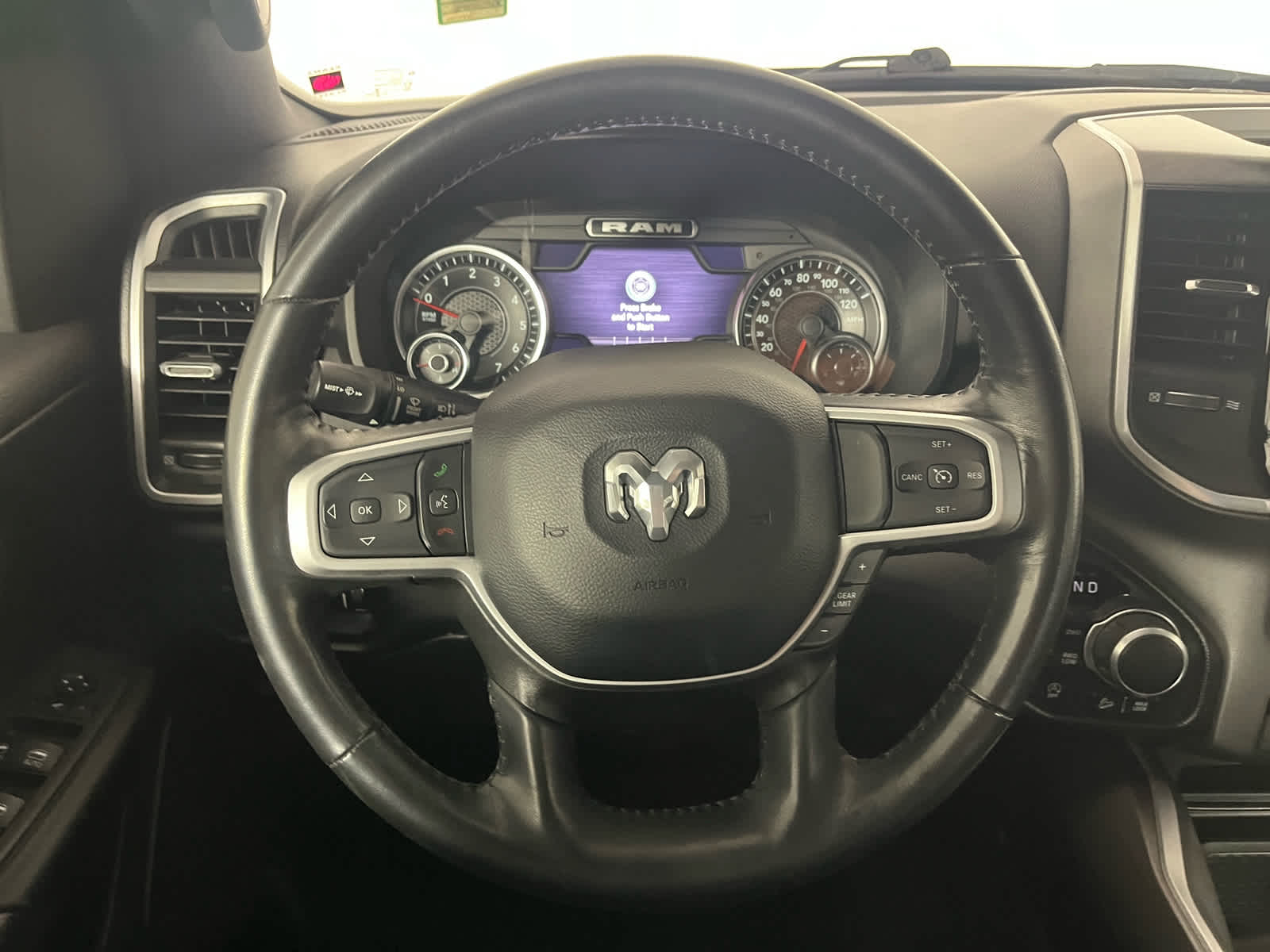 2022 RAM 1500 Big Horn Crew Cab 4x4 5'7' Box