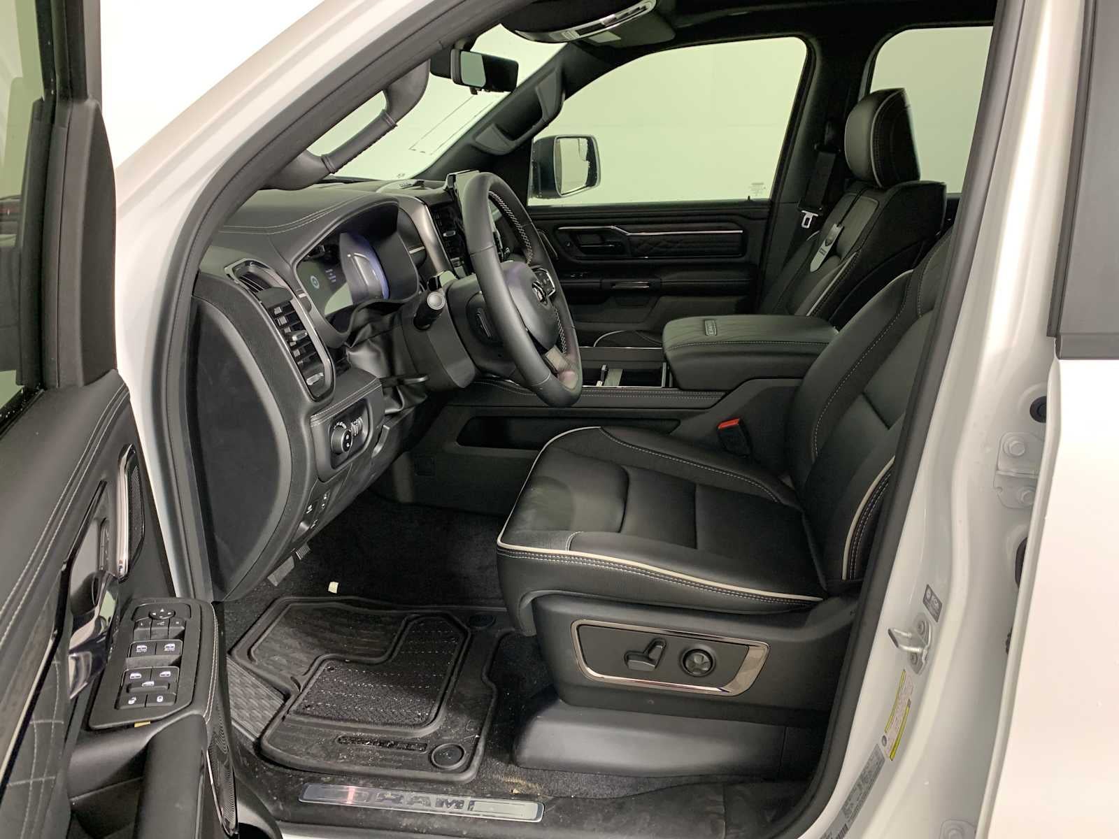 2025 RAM Ram 1500 RAM 1500 LIMITED CREW CAB 4X4 5'7' BOX