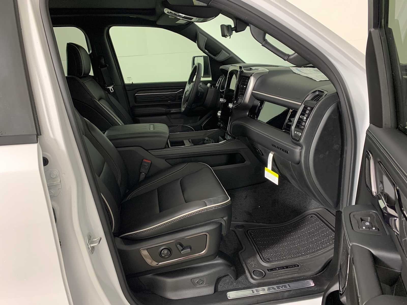 2025 RAM Ram 1500 RAM 1500 LIMITED CREW CAB 4X4 5'7' BOX