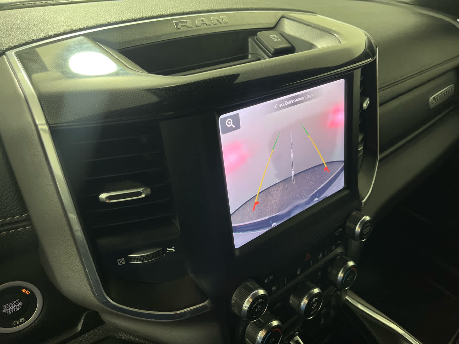 2022 RAM 1500 Laramie Crew Cab 4x4 5'7' Box