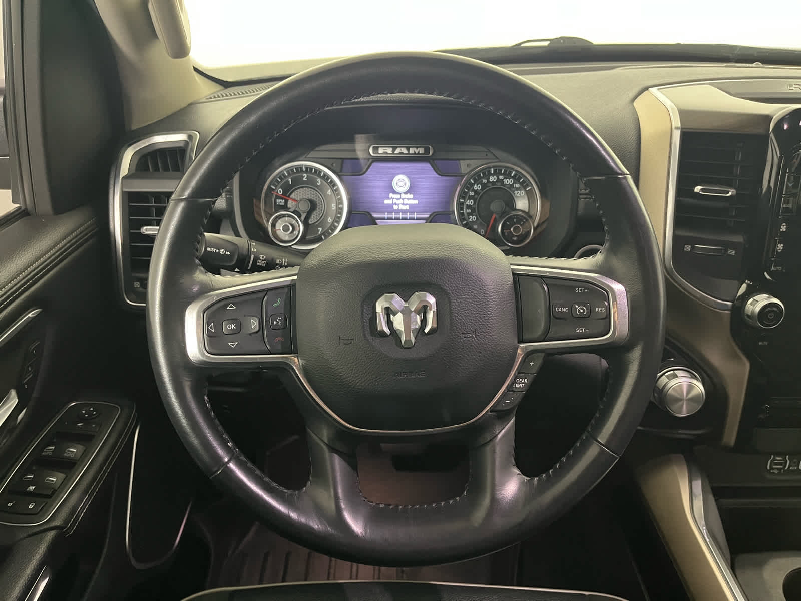 2022 RAM 1500 Laramie Crew Cab 4x4 5'7' Box