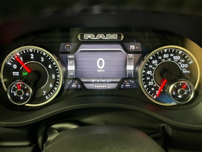 2022 RAM 1500 Laramie Crew Cab 4x4 5'7' Box